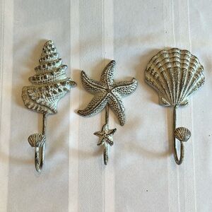 Seashell wall hooks